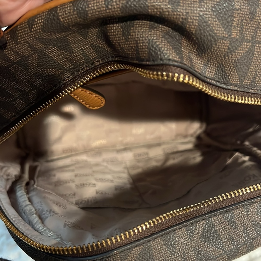 🛍️ Michael Kors Backpack - Picture 8 of 13